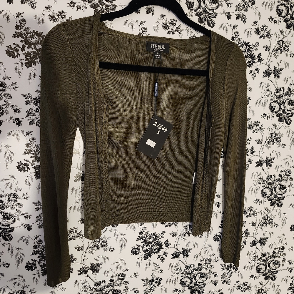 NWT cropped button up - Picture 2 of 6